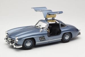 Mercedes 300 SL W198 Gullwing Light Blue Metallic Minichamps 1:18 110037220 Kov – obrázek 2 z 8