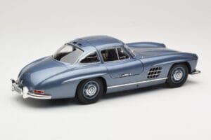 Mercedes 300 SL W198 Gullwing Light Blue Metallic Minichamps 1:18 110037220 Kov – obrázek 3 z 8