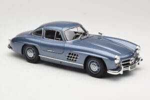 Mercedes 300 SL W198 Gullwing Light Blue Metallic Minichamps 1:18 110037220 Kov – obrázek 6 z 8