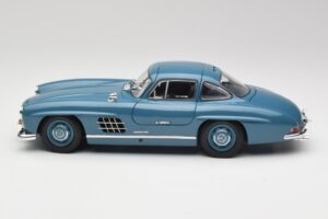 Mercedes 300 SL W198 Světle Modrý Minichamps 1:18 180039007 Kov – obrázek 4 z 8