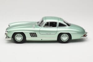 Mercedes 300 SL W198 Gullwing Light Green Metallic Minichamps 1:18 110037221 Kov – obrázek 4 z 8