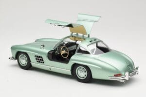 Mercedes 300 SL W198 Gullwing Light Green Metallic Minichamps 1:18 110037221 Kov – obrázek 5 z 8