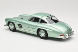Mercedes 300 SL W198 Gullwing Light Green Metallic Minichamps 1:18 110037221 Kov – obrázek 7 z 8