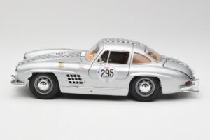 Mercedes 300 SL W198 #295 1954 Bburago 1:18 32813 Kov – obrázek 4 z 8