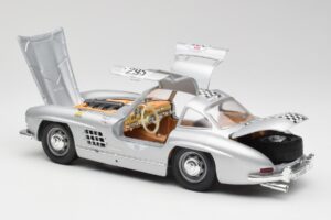 Mercedes 300 SL W198 #295 1954 Bburago 1:18 32813 Kov – obrázek 5 z 8