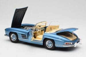 Mercedes 300 SL W198 Roadster Hardtop Light Blue Metallic Minichamps 1:18 180039042 Kov – obrázek 6 z 9