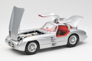 Mercedes 300 SLR Uhlenhaut Coupé Stříbrný Maisto 1:18 536898 Kov – obrázek 2 z 8