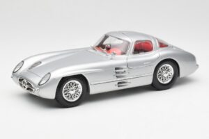 Mercedes 300 SLR Uhlenhaut Coupé Stříbrný Maisto 1:18 536898 Kov
