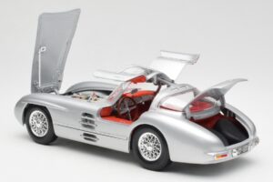 Mercedes 300 SLR Uhlenhaut Coupé Stříbrný Maisto 1:18 536898 Kov – obrázek 5 z 8