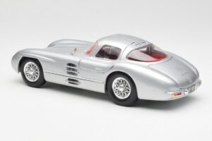 Mercedes 300 SLR Uhlenhaut Coupé Stříbrný Maisto 1:18 536898 Kov – obrázek 7 z 8