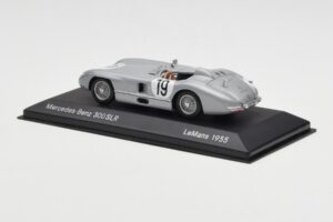 Mercedes 300 SLR #19 J.M. Fangio / S. Moss 24 Hours of Le Mans 1955 Minichamps 1:43 B66040253 Kov – obrázek 3 z 4