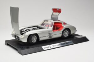 Mercedes 300 SLR Stříbrný Revell 1:12 08851 Kov – obrázek 2 z 8
