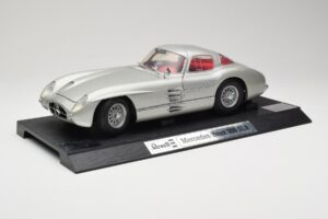 Mercedes 300 SLR Stříbrný Revell 1:12 08851 Kov
