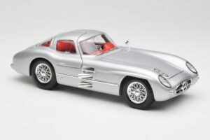 Mercedes 300 SLR Uhlenhaut Coupe Stříbrný Maisto 1:18 36898 Kov – obrázek 6 z 8