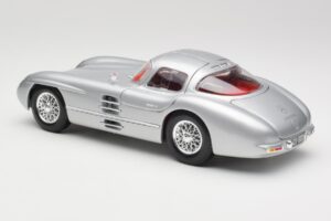 Mercedes 300 SLR Uhlenhaut Coupe Stříbrný Maisto 1:18 36898 Kov – obrázek 7 z 8