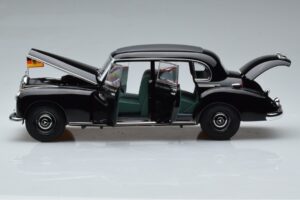 Mercedes 300 W186 Konrad Adenauer Norev 1:18 183707 Kov – obrázek 4 z 9