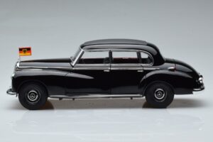 Mercedes 300 W186 Konrad Adenauer Norev 1:18 183707 Kov – obrázek 5 z 9