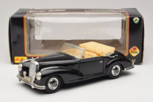 Mercedes 300S Černý Maisto 1:18 52116-P1 Kov – obrázek 8 z 8