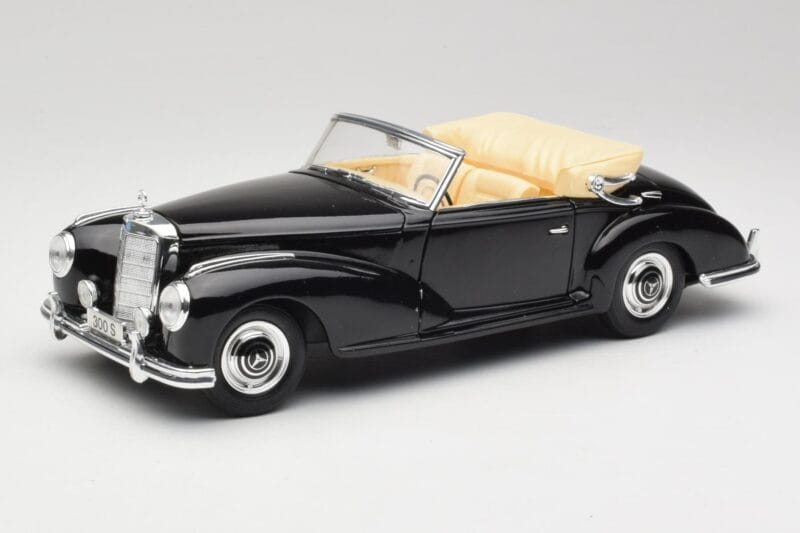 Mercedes 300SC W188 Obsidian Černý Maisto 1:18 806B Kov