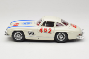 Mercedes 300SL #452 Mille Miglia 1955 Bílý Bburago 1:18 3015-M2 Kov – obrázek 4 z 8
