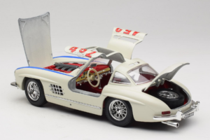 Mercedes 300SL #452 Mille Miglia 1955 Bílý Bburago 1:18 3015-M2 Kov – obrázek 5 z 8