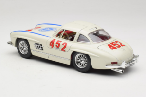 Mercedes 300SL #452 Mille Miglia 1955 Bílý Bburago 1:18 3015-M2 Kov – obrázek 7 z 8