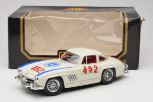Mercedes 300SL #452 Mille Miglia 1955 Bílý Bburago 1:18 3015-M2 Kov – obrázek 8 z 8