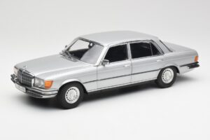 Mercedes 450 SEL 6.9 W116 Stříbrný Revell 1:18 8955 Kov