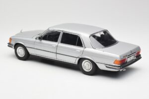 Mercedes 450 SEL 6.9 W116 Stříbrný Revell 1:18 8955 Kov – obrázek 7 z 8