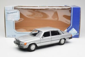 Mercedes 450 SEL 6.9 W116 Stříbrný Revell 1:18 8955 Kov – obrázek 8 z 8