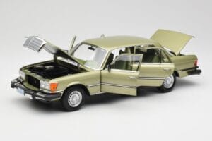 Mercedes 450 SEL W116 J.R. Ewing Dallas Stříbrnozelený Norev 1:18 183975 Kov – obrázek 2 z 8