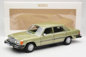 Mercedes 450 SEL W116 J.R. Ewing Dallas Stříbrnozelený Norev 1:18 183975 Kov – obrázek 8 z 8