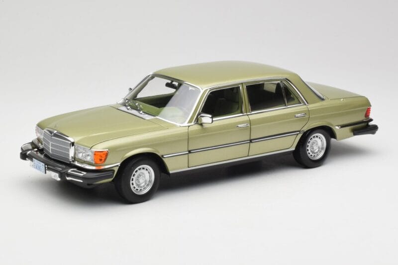 Mercedes 450 SEL W116 J.R. Ewing Dallas Stříbrnozelený Norev 1:18 183975 Kov