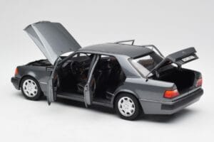 Mercedes 500 E W124 Pearl Šedý Norev 1:18 183946 Kov – obrázek 5 z 8