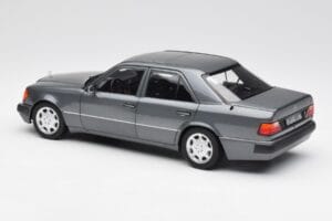 Mercedes 500 E W124 Pearl Šedý Norev 1:18 183946 Kov – obrázek 7 z 8
