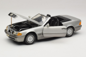 Mercedes SL 500 R129 Stříbrný Revell 1:18 8801-P1 Kov – obrázek 2 z 8