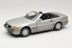 Mercedes SL 500 R129 Stříbrný Revell 1:18 8801-P1 Kov