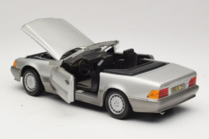 Mercedes SL 500 R129 Stříbrný Revell 1:18 8801-P1 Kov – obrázek 5 z 8