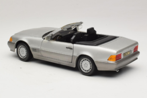 Mercedes SL 500 R129 Stříbrný Revell 1:18 8801-P1 Kov – obrázek 7 z 8