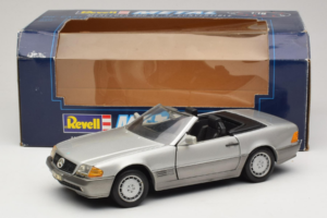 Mercedes SL 500 R129 Stříbrný Revell 1:18 8801-P1 Kov – obrázek 8 z 8