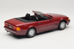 Mercedes 500 SL R129 Tmavě Červený Revell 1:18 8801 Kov – obrázek 3 z 8
