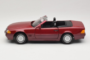 Mercedes 500 SL R129 Tmavě Červený Revell 1:18 8801 Kov – obrázek 4 z 8