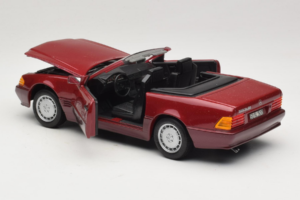Mercedes 500 SL R129 Tmavě Červený Revell 1:18 8801 Kov – obrázek 5 z 8