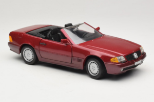 Mercedes 500 SL R129 Tmavě Červený Revell 1:18 8801 Kov – obrázek 6 z 8
