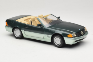 Mercedes 500 SL R129 Stříbrně Zelený Revell 1:18 8802 Kov – obrázek 6 z 8