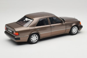 Mercedes 500E W124 Impala Metallic Norev 1:18 183954 Kov – obrázek 3 z 8