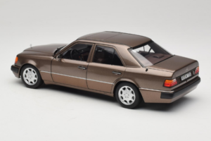 Mercedes 500E W124 Impala Metallic Norev 1:18 183954 Kov – obrázek 7 z 8