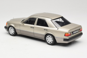 Mercedes 500E W124 Smoke Silver Dealerská Edice Norev 1:18 B66040724 Kov – obrázek 7 z 8