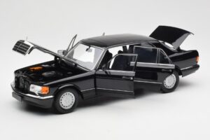 Mercedes 560 SEL W126 Černý Edice Dealer Norev 1:18 B66040599 Kov – obrázek 2 z 8