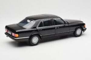 Mercedes 560 SEL W126 Černý Edice Dealer Norev 1:18 B66040599 Kov – obrázek 3 z 8